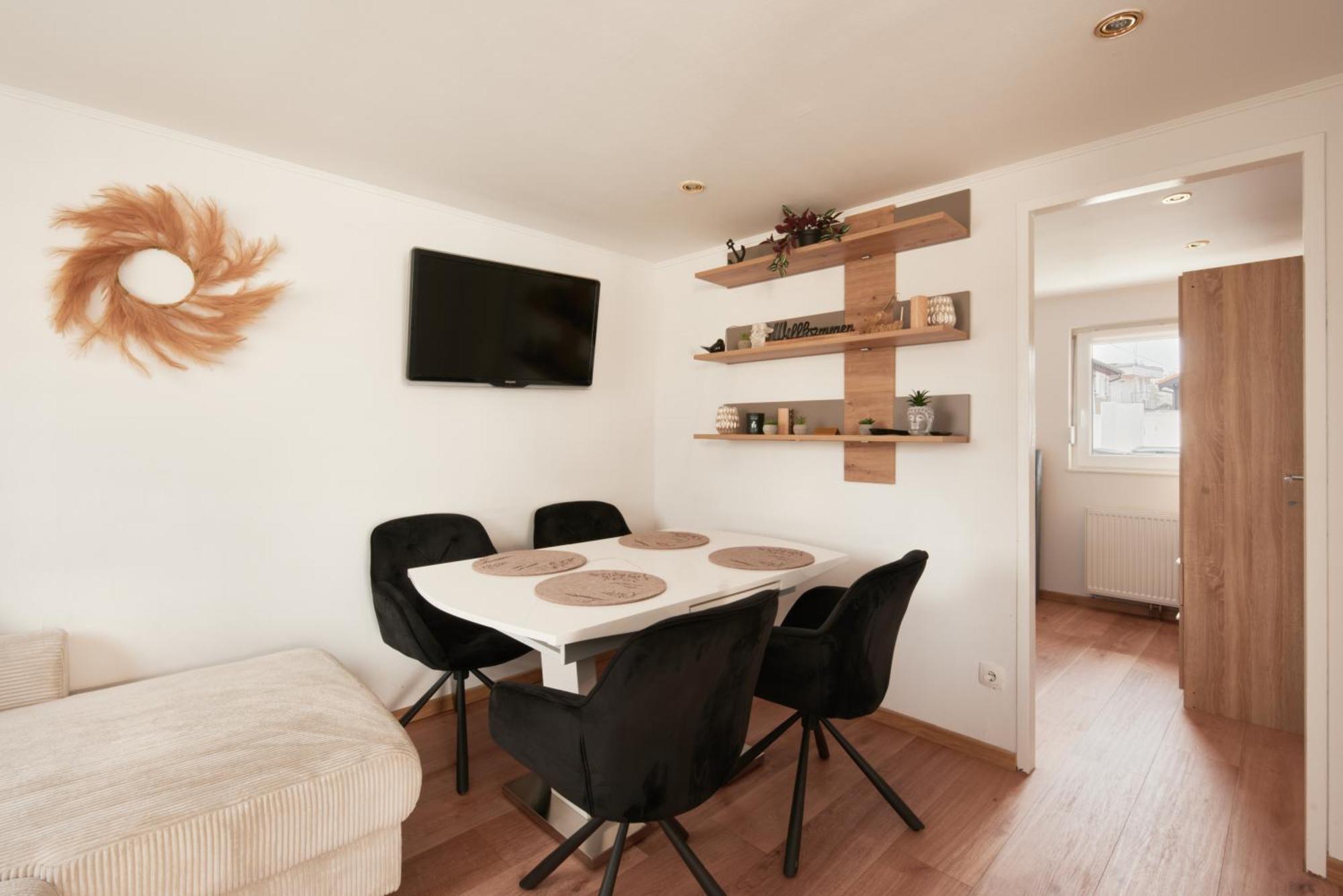 Luxurious In Prime Location Of W Swimming Pool