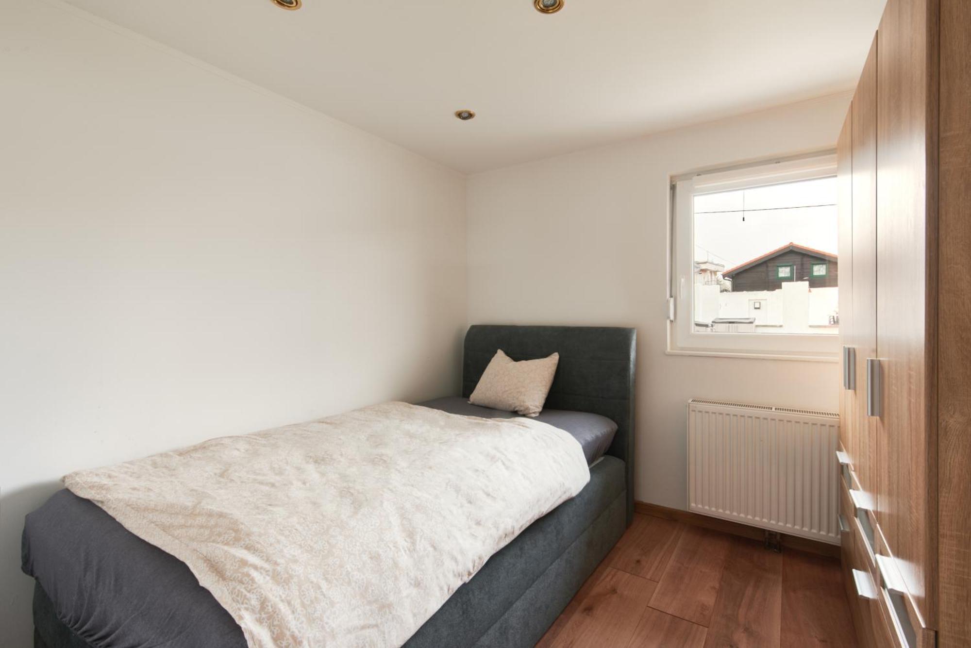 Luxurious In Prime Location Of W Swimming Pool *