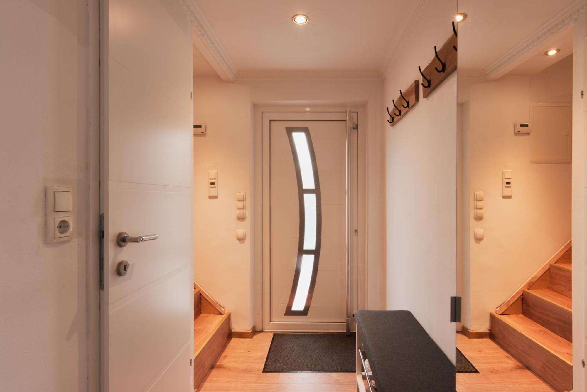 Luxurious In Prime Location Of W Swimming Pool *