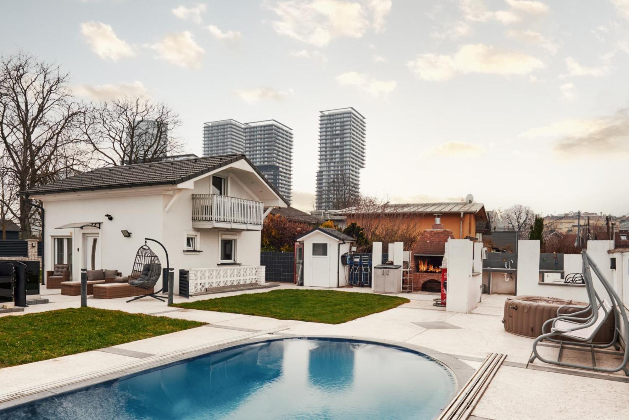 Villa Luxurious In Prime Location Of W Swimming Pool